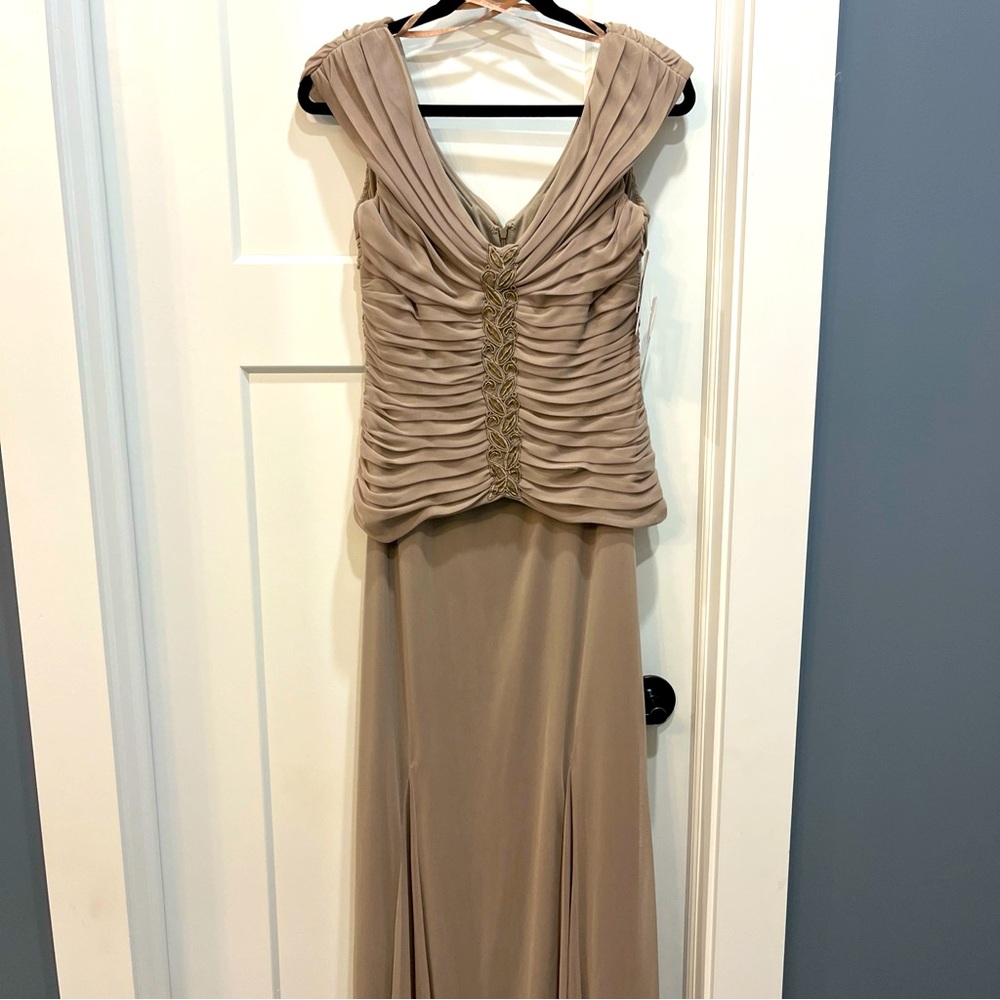 Alex Evenings Women’s Beige Tan Beaded Rouched Top Formal Dress Gown Size 6‎ NWT